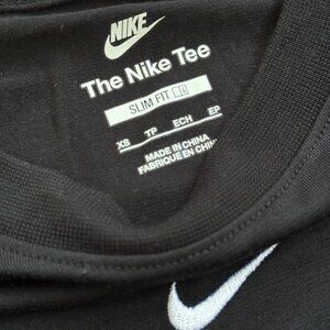Nike Cropped T-Shirt (Slim Fit)